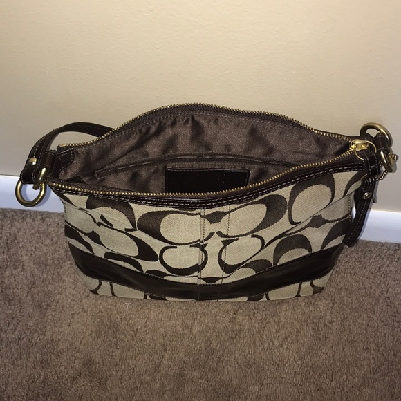 Classic Coach Shoulder Bag - Picture 2 of 3